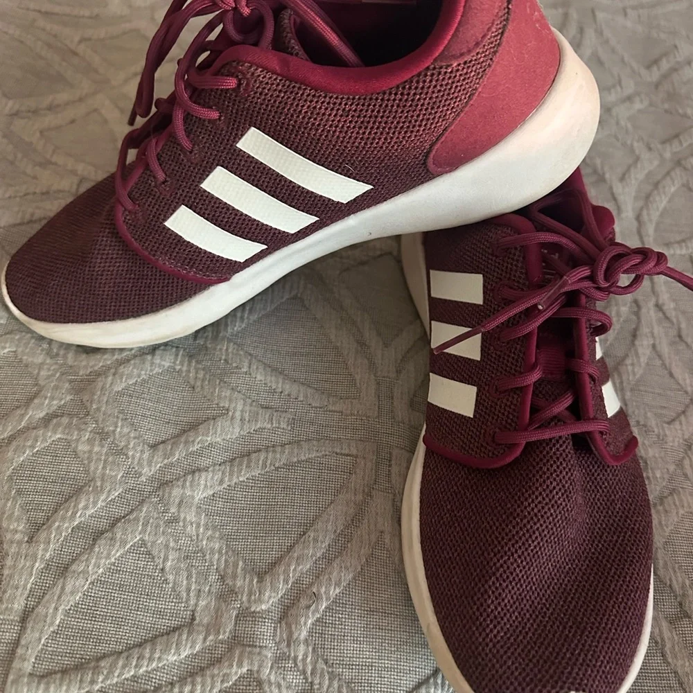 Adidas Red and White Sneakers Lightweight Athletic Design - Picture 2 of 3